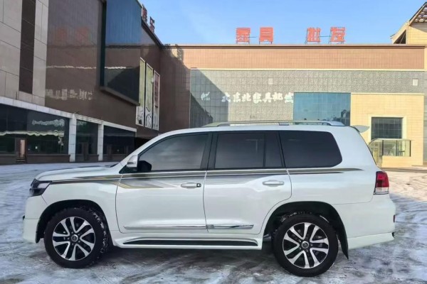 2017款豐田蘭德酷路澤4000與老款相比不同之處現車報價降多少（2017年蘭德酷路澤4000多少錢）